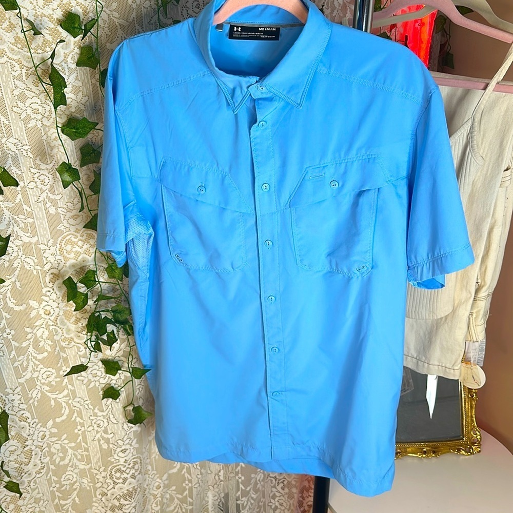 UNDER ARMOUR Men’s Loose HeatGear Button Up